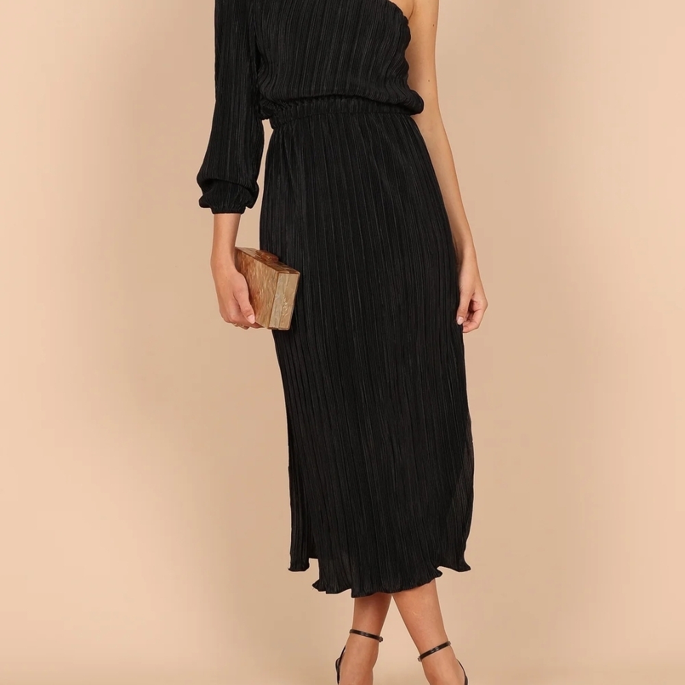 NWOT Petal And Pup Elegant Black One-Shoulder Dress